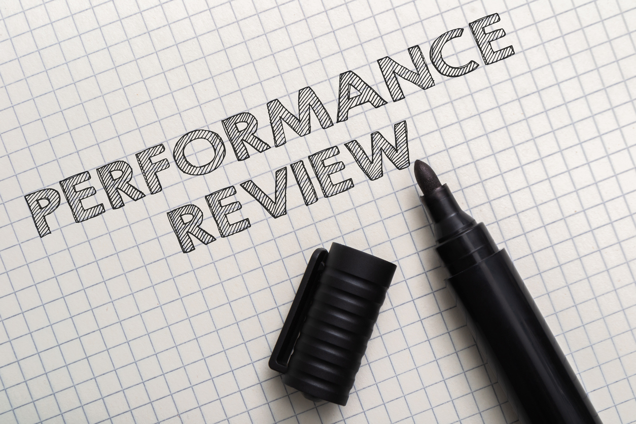 How to Use Helpful Phrases for Employee Performance Reviews?